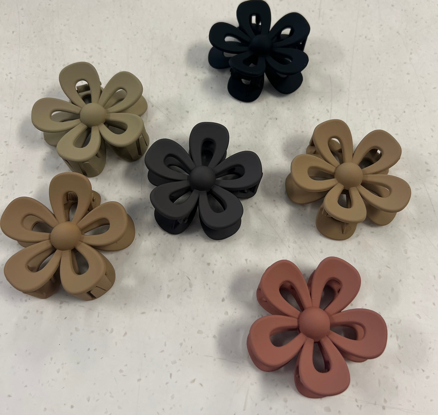 Assorted design flower clips